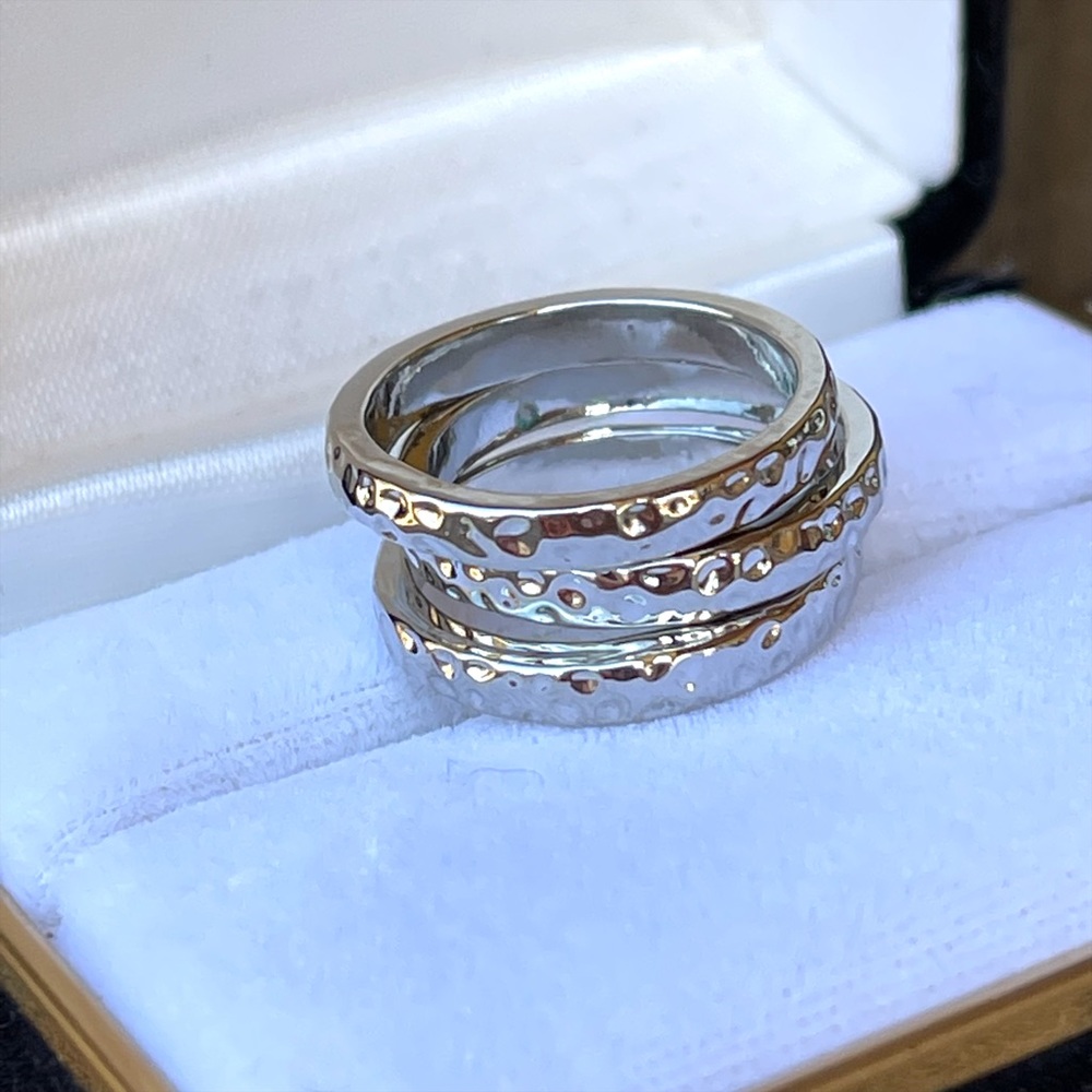 SET OF 3 HAMMERED SILVER TONE STACKABLE RINGS NO NICKEL! - Picture 5 of 9